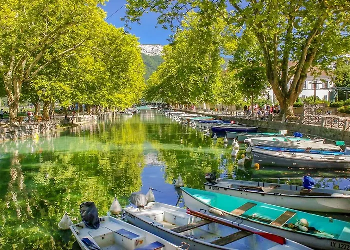 Les Eaux Vives Villa *